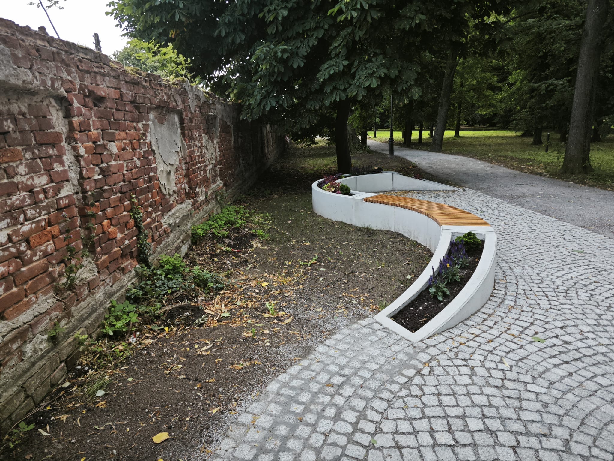 Park w Jelczu-Laskowicach