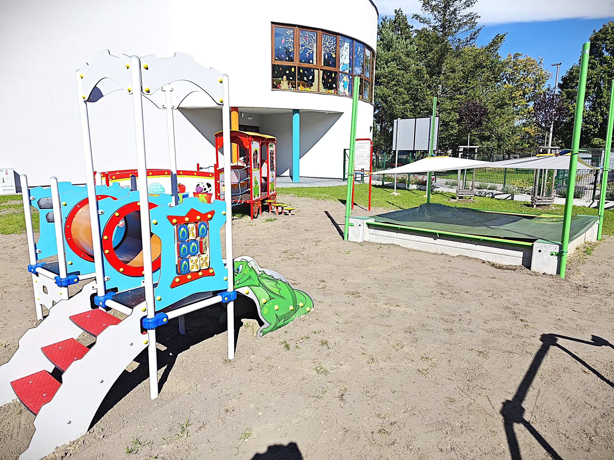 Plac zabaw przy gminnym żłobku w Jelczu-Laskowicach