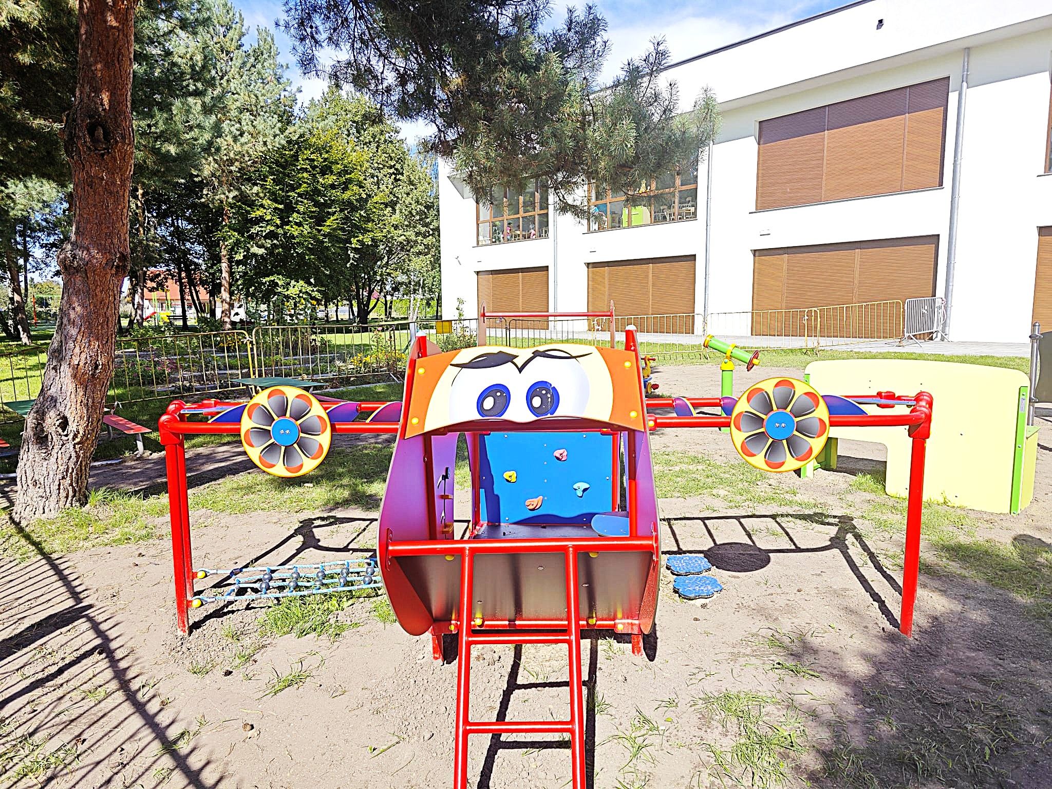 Plac zabaw przy gminnym żłobku w Jelczu-Laskowicach