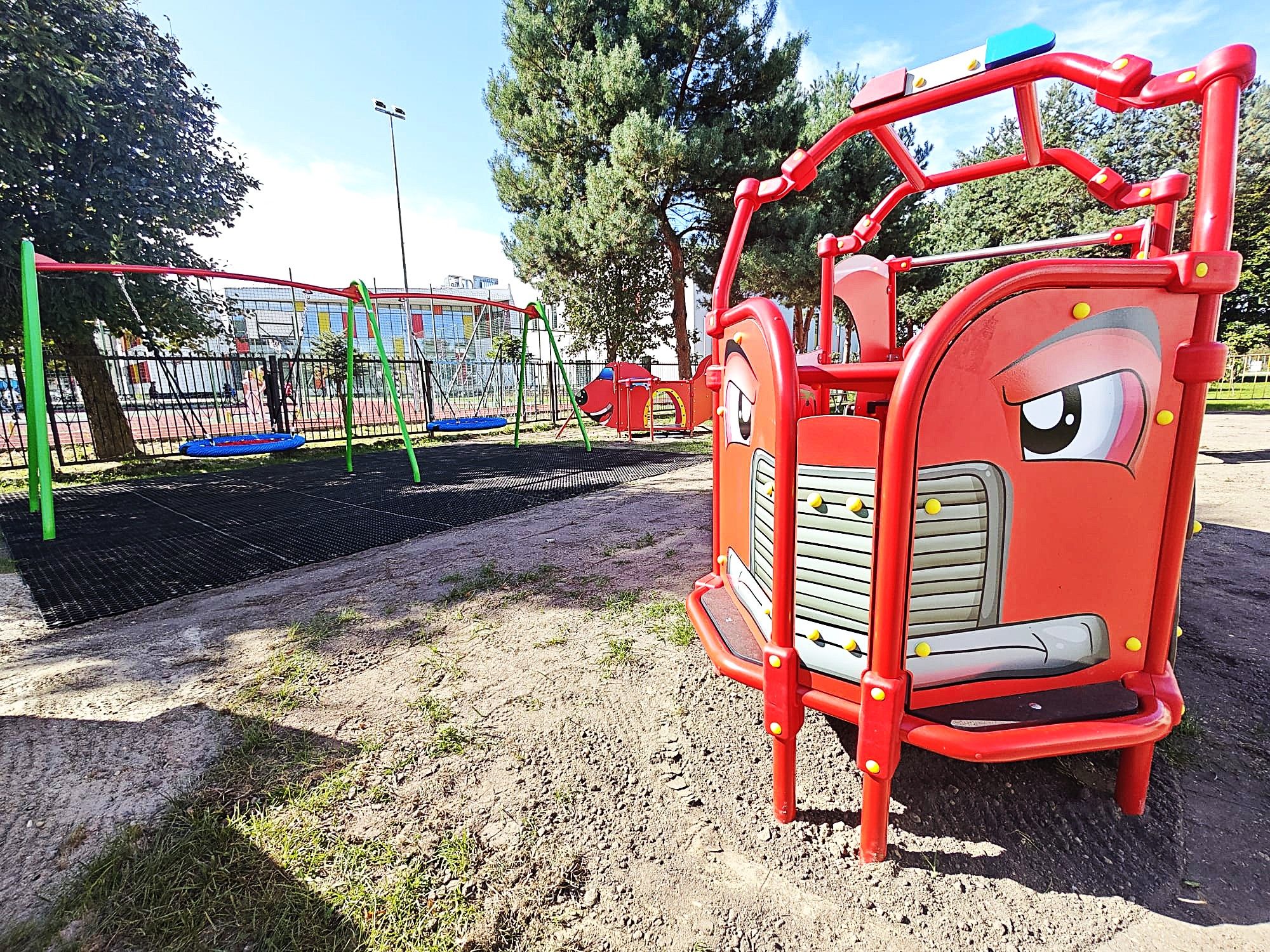 Plac zabaw przy gminnym żłobku w Jelczu-Laskowicach